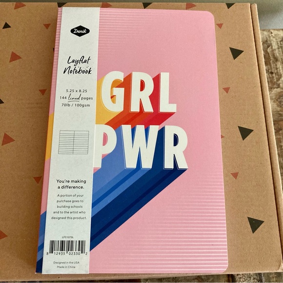 Gift Box with Cup, Makeup Bag, & Notebook - New - Milky Chic - Picture 12 of 15